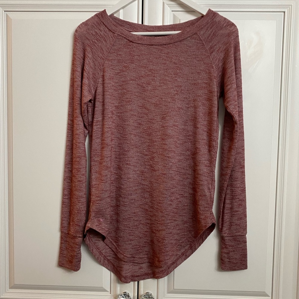 Bench Women’s Size XS Reddish Scoop Neck Long Sleeve Rounded Hem T-Shirt Top